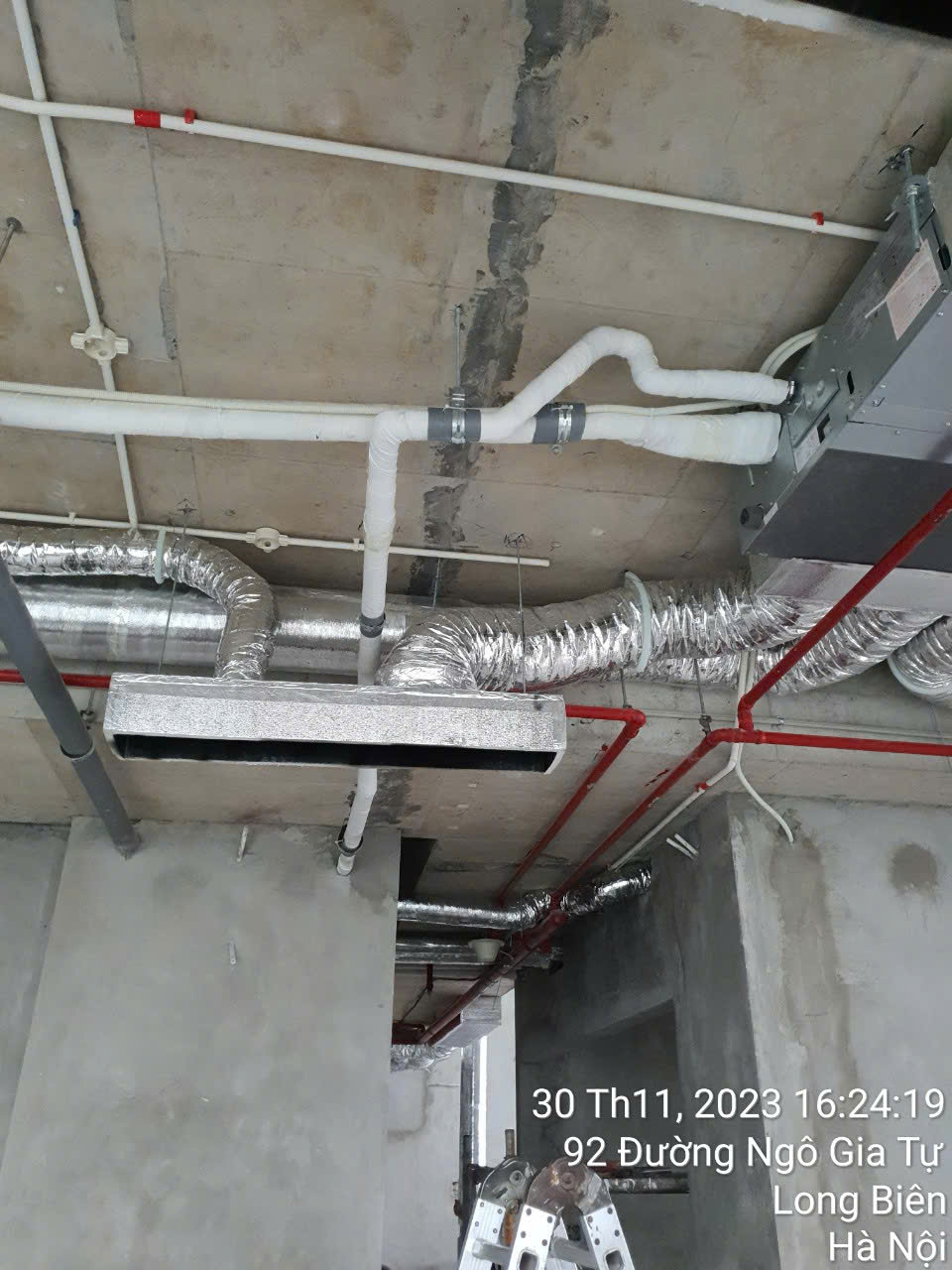 Thi công điều hòa âm trần nối ống gió tại Long Biên